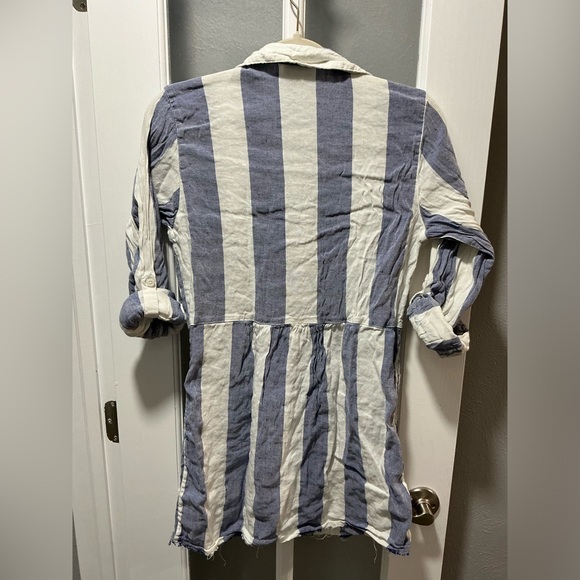 Tommy Bahama Blue and White Button Down Top - Picture 6 of 10